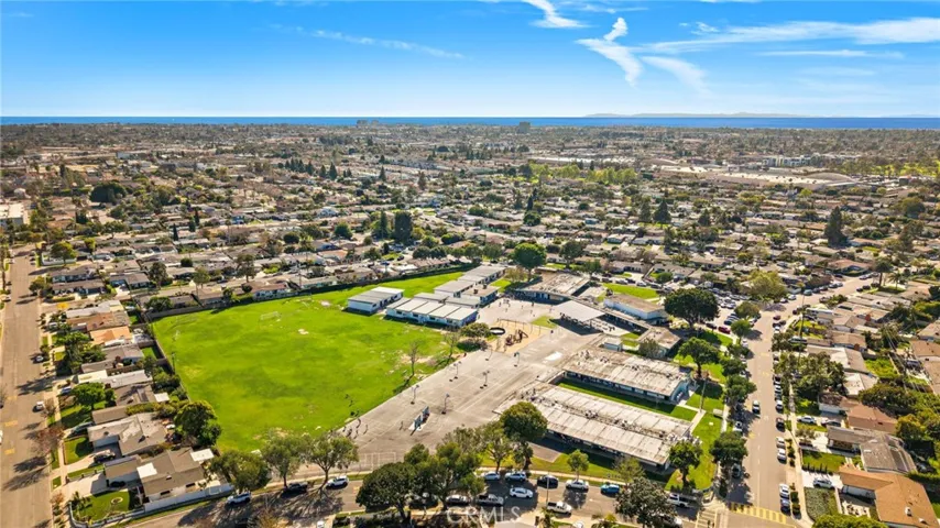 Close to College Park Elementary School with Chinese Immersion Program and the beach is nearby!