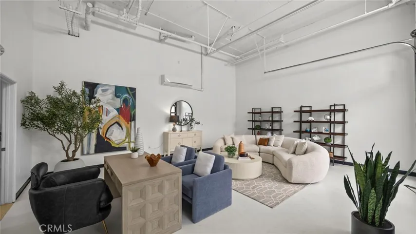 Commercial Space - Previously staged