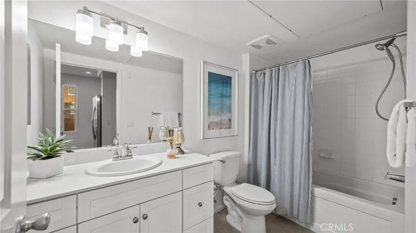 Second floor bathroom - Previously staged