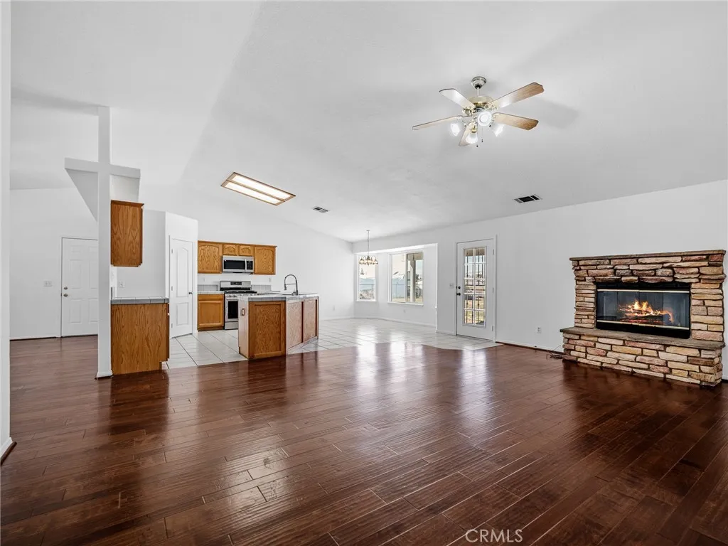 14266 Kiowa, Apple Valley, California 92307 home-pic-10