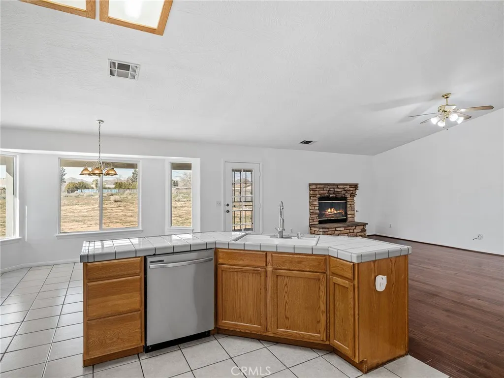 14266 Kiowa, Apple Valley, California 92307 home-pic-14