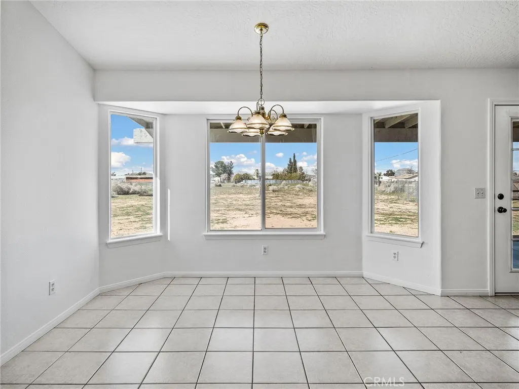 14266 Kiowa, Apple Valley, California 92307 home-pic-15