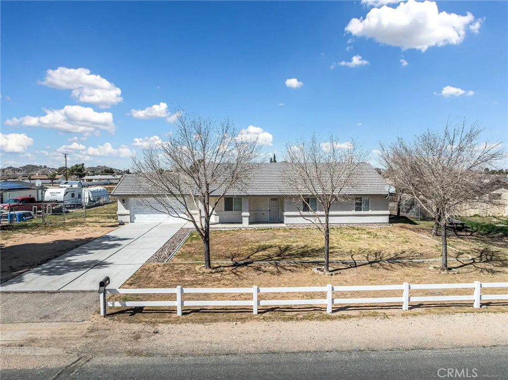 14266 Kiowa, Apple Valley, California 92307 home-pic-1