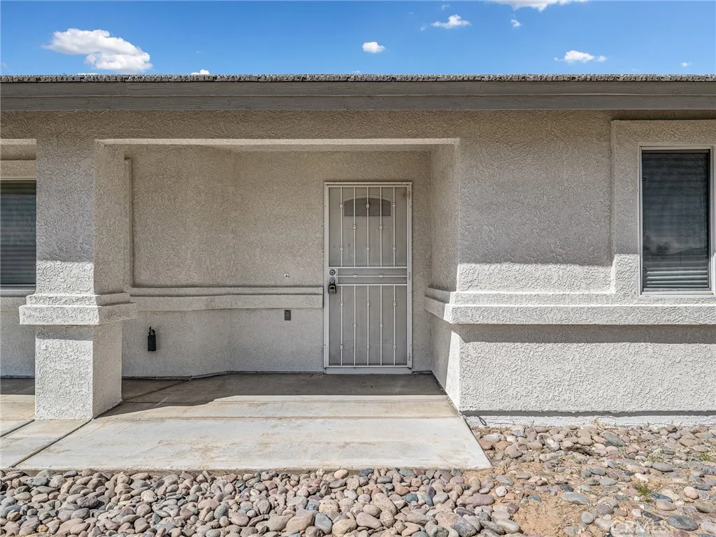 14266 Kiowa, Apple Valley, California 92307 home-pic-3