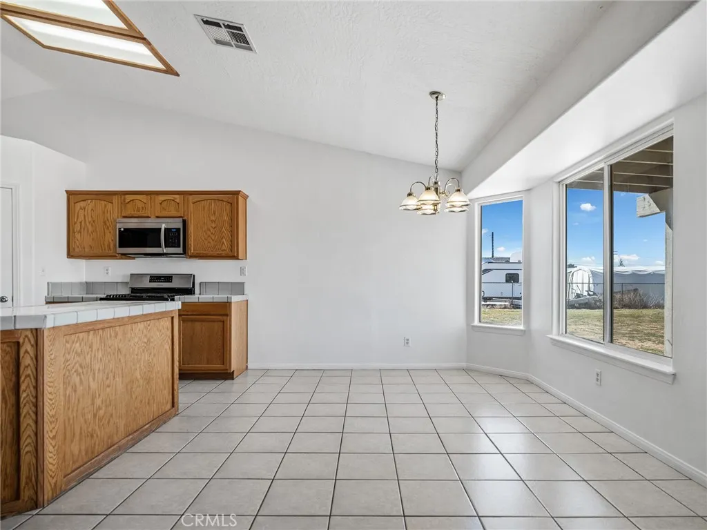 14266 Kiowa, Apple Valley, California 92307 home-pic-13