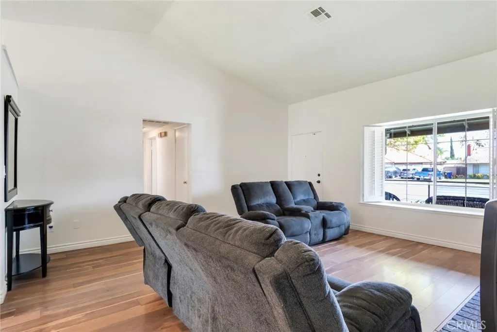 616 S. Millard Ave, Rialto, California 92376 home-pic-3