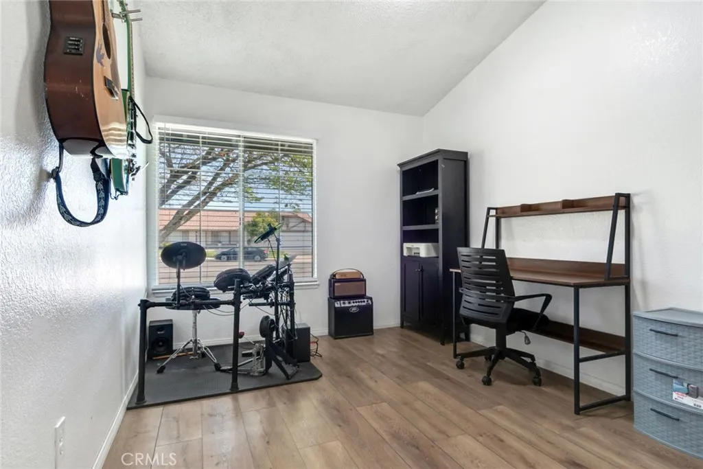 616 S. Millard Ave, Rialto, California 92376 home-pic-10