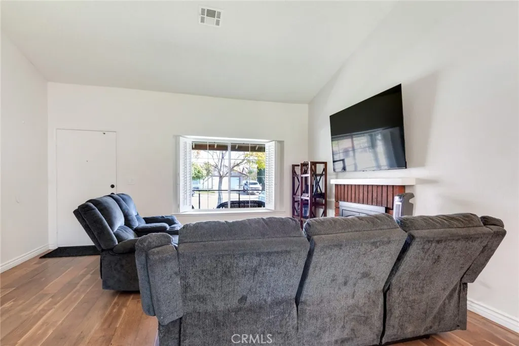 616 S. Millard Ave, Rialto, California 92376 home-pic-2