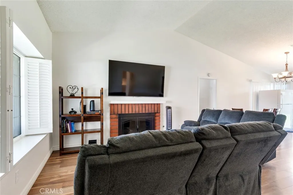 616 S. Millard Ave, Rialto, California 92376 home-pic-4
