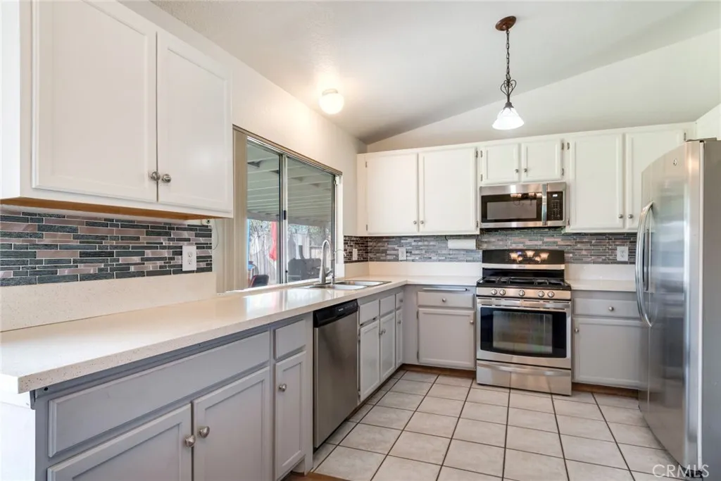 616 S. Millard Ave, Rialto, California 92376 home-pic-7