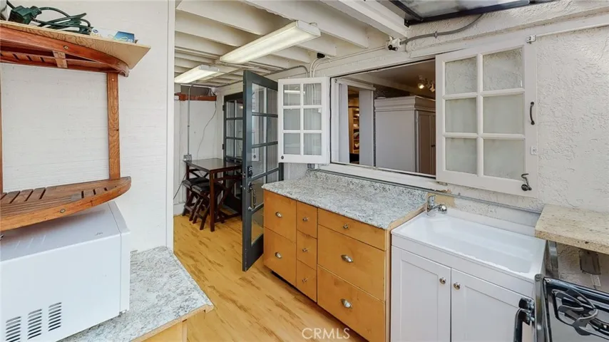 Bright kitchen/dining