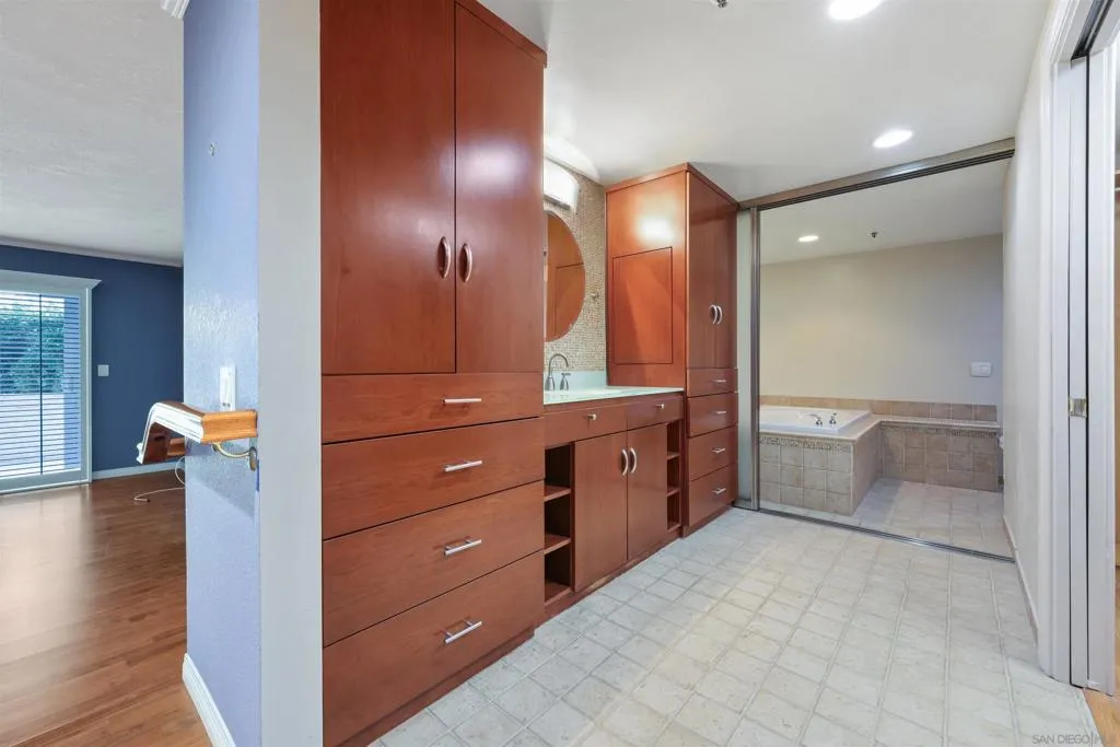 5605 Friars Rd. 280, San Diego, California 92110 home-pic-20