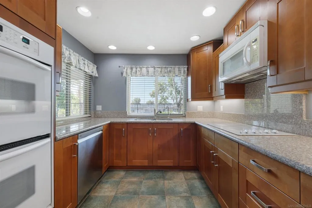 5605 Friars Rd. 280, San Diego, California 92110 home-pic-5