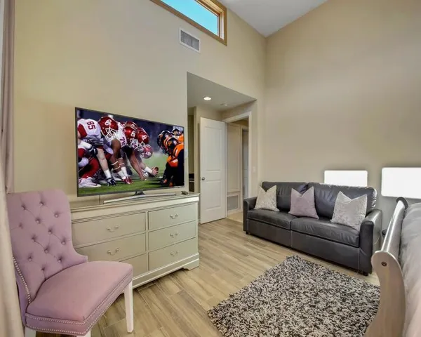 Screenshot 2025-06-04 at 18-04-37 Photo