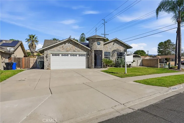 18090 Orange, Fontana, California 92335