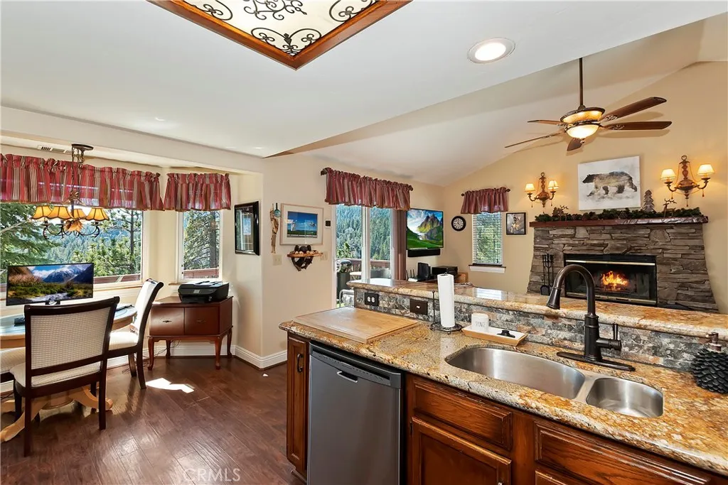 26520 Walnut Hills Drive, Lake Arrowhead, California 92352 home-pic-18