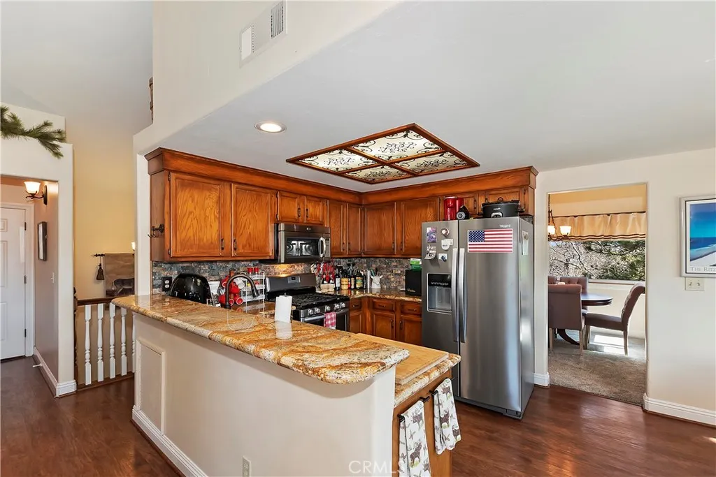 26520 Walnut Hills Drive, Lake Arrowhead, California 92352 home-pic-15