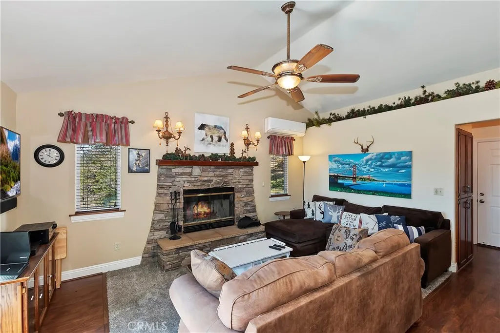 26520 Walnut Hills Drive, Lake Arrowhead, California 92352 home-pic-9