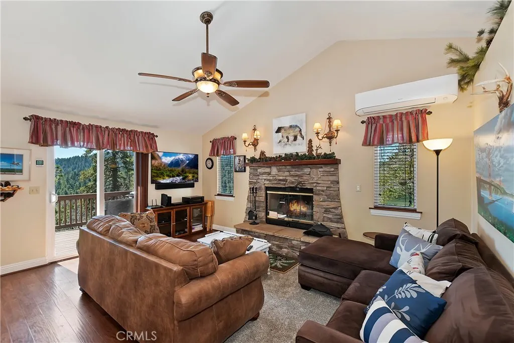 26520 Walnut Hills Drive, Lake Arrowhead, California 92352 home-pic-2