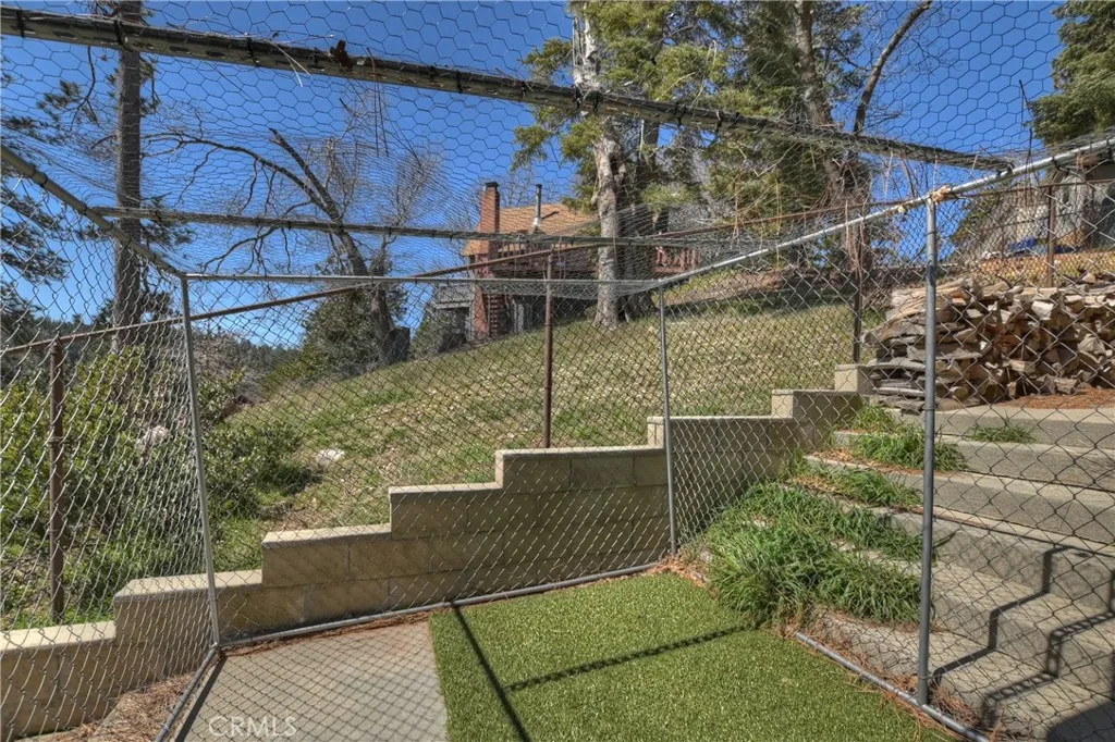 26520 Walnut Hills Drive, Lake Arrowhead, California 92352 home-pic-35