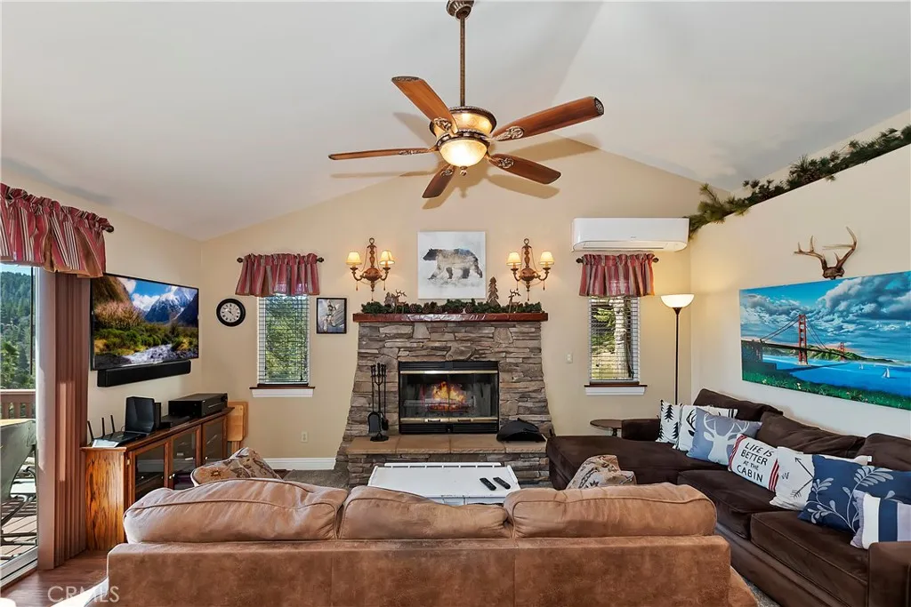 26520 Walnut Hills Drive, Lake Arrowhead, California 92352 home-pic-10