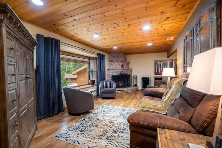25169FranklinDr-8