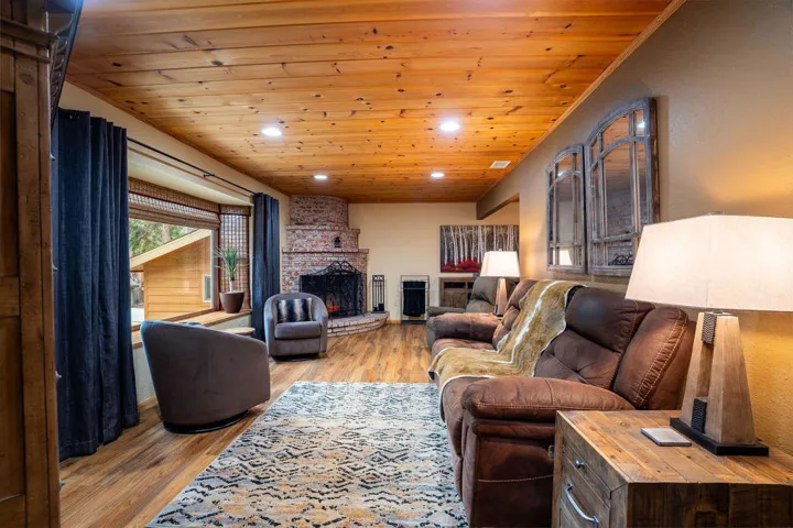 25169FranklinDr-9