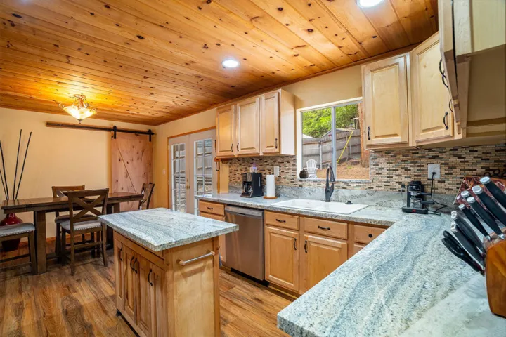 25169FranklinDr-19