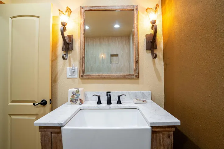 25169FranklinDr-22
