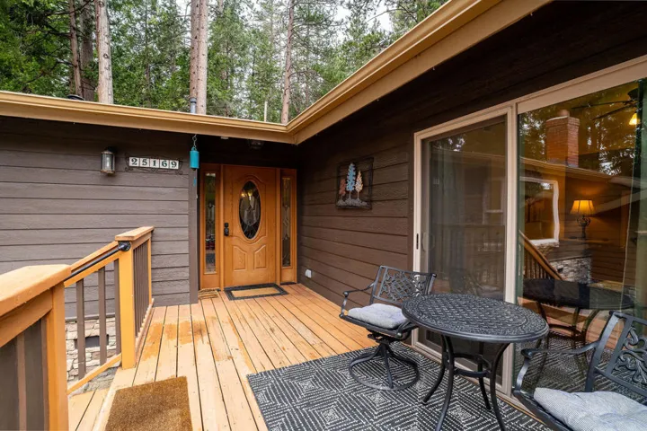 25169FranklinDr-5