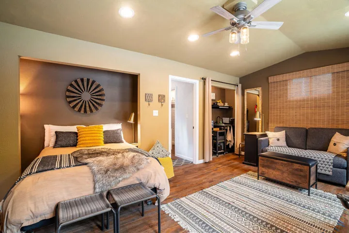 25169FranklinDr-43