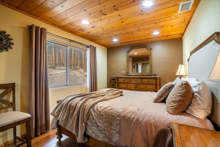25169FranklinDr-23