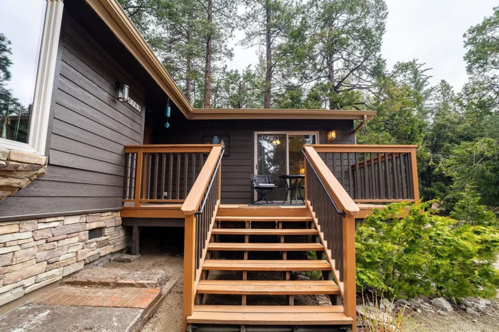25169FranklinDr-4