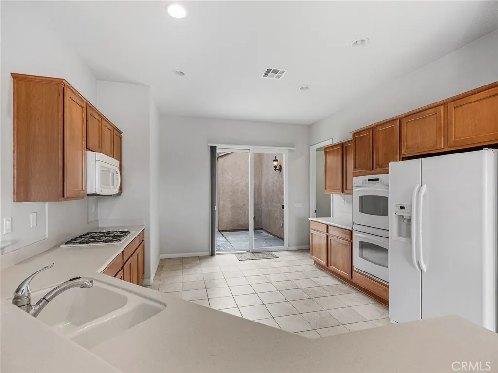 19420 Verbena Street, Apple Valley, California 92308 home-pic-14