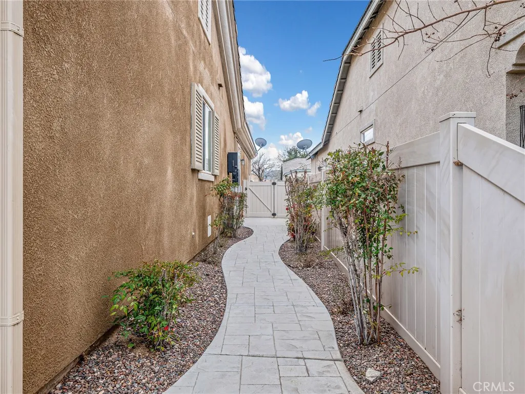 19420 Verbena Street, Apple Valley, California 92308 home-pic-33