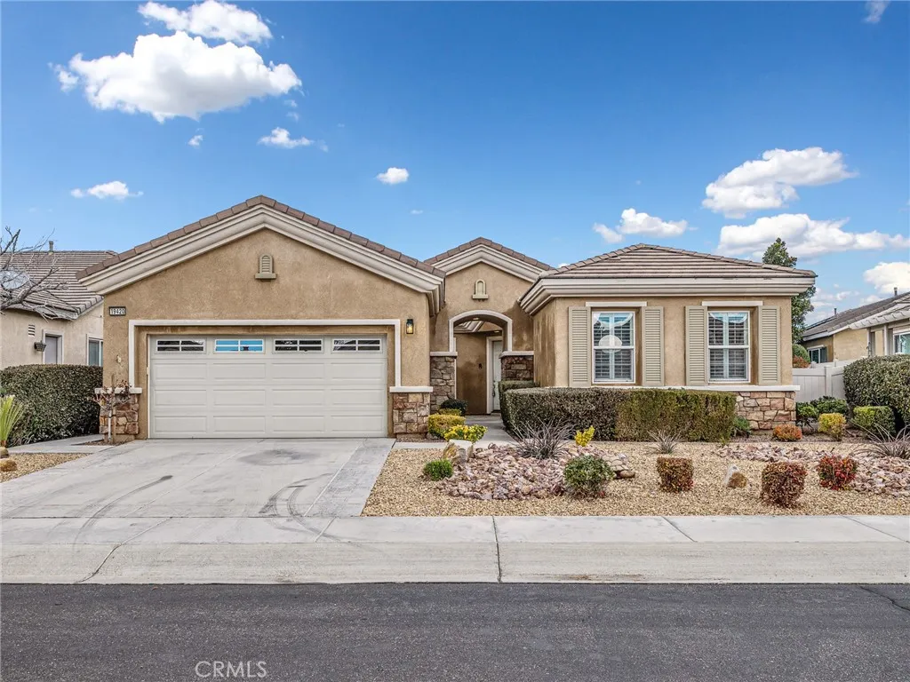 19420 Verbena Street, Apple Valley, California 92308 home-pic-1