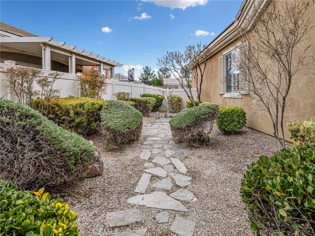19420 Verbena Street, Apple Valley, California 92308 home-pic-30
