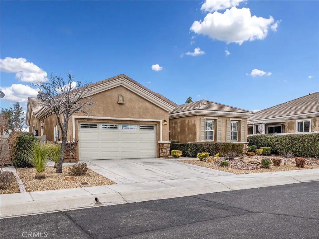 19420 Verbena Street, Apple Valley, California 92308 home-pic-2