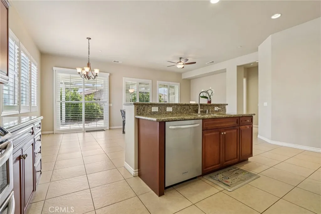 5405 Paseo Famosa, Hemet, California 92545 home-pic-11
