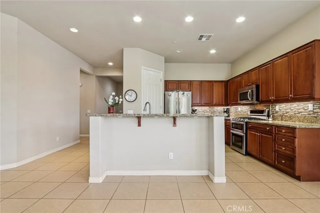 5405 Paseo Famosa, Hemet, California 92545 home-pic-10