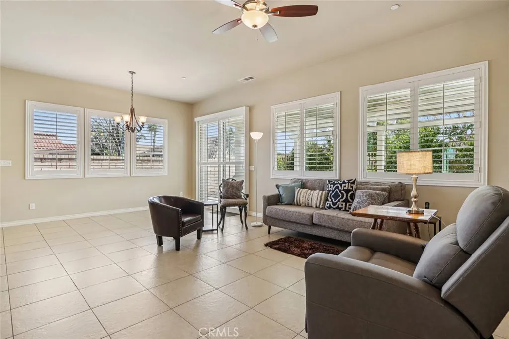 5405 Paseo Famosa, Hemet, California 92545 home-pic-12