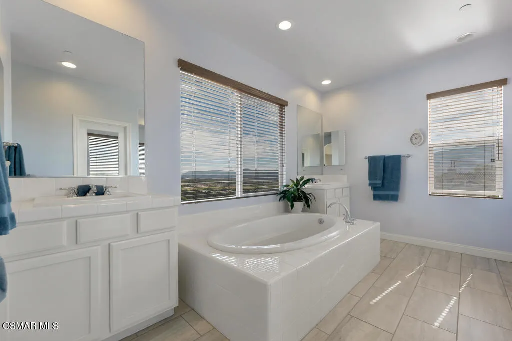 887 Coronado Circle, Santa Paula, California 93060 home-pic-35