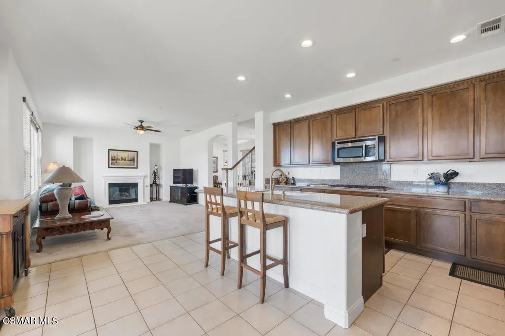 887 Coronado Circle, Santa Paula, California 93060 home-pic-16