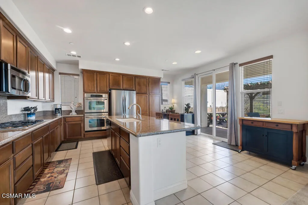 887 Coronado Circle, Santa Paula, California 93060 home-pic-18
