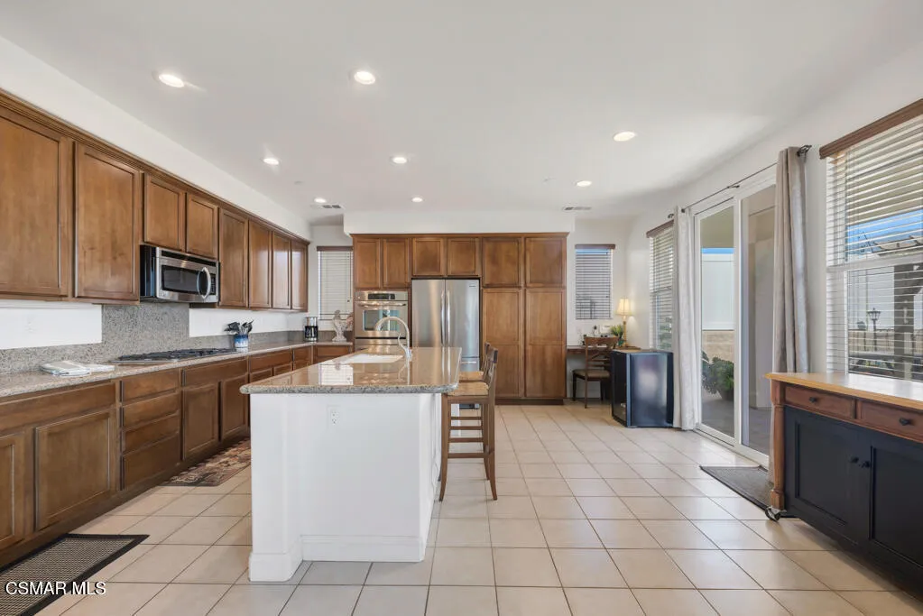 887 Coronado Circle, Santa Paula, California 93060 home-pic-17