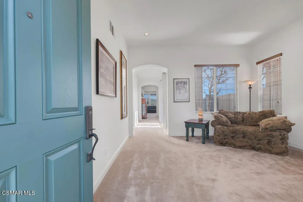 887 Coronado Circle, Santa Paula, California 93060 home-pic-4