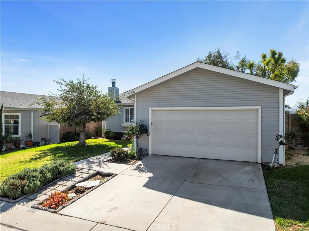 20066 Crestview, Canyon Country, California 91351 home-pic-1