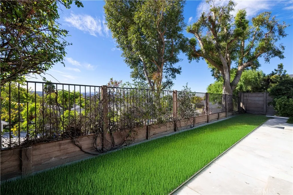 20066 Crestview, Canyon Country, California 91351 home-pic-22