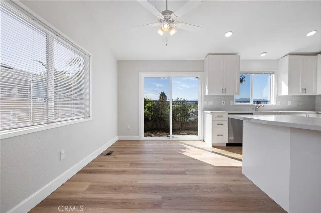 20066 Crestview, Canyon Country, California 91351 home-pic-10