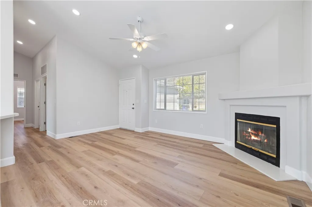 20066 Crestview, Canyon Country, California 91351 home-pic-8